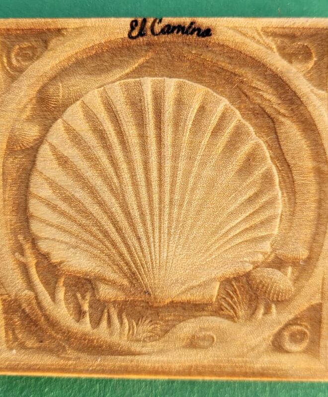 Concha del Camino en relieve – Diseño ornamental